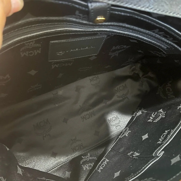 MCM Phenomenon Jumbo shoulder Bag - Picture 10 of 16